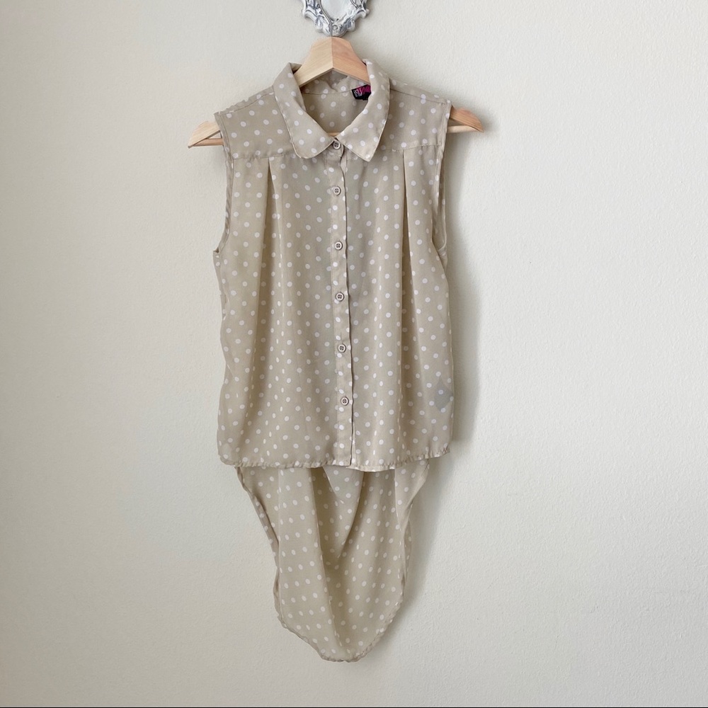 🍏 IKY 💜 Me Button down polka dot blouse